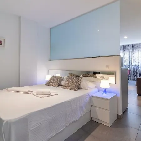 Flatguest Santa Catalina + Beach + Central + Wifi *